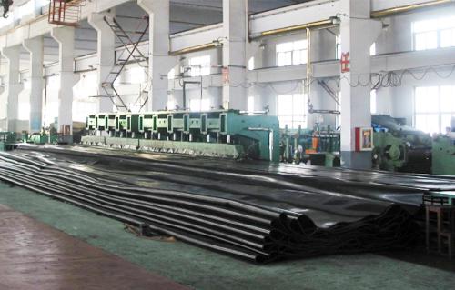 小型搭縫硫化機(jī)11米長(zhǎng)，最高制作3米高壩袋